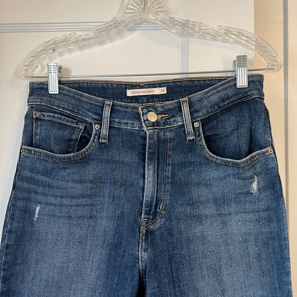 Levi’s 721 High Rise Skinny Jeans – Size 30 – Ripped